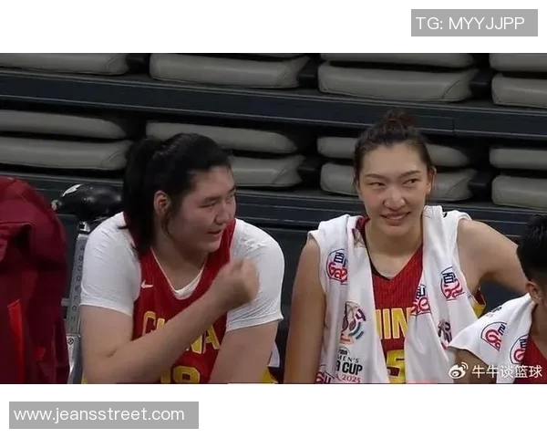 中国女篮双塔并肩作战张子宇韩旭展现女篮新风采