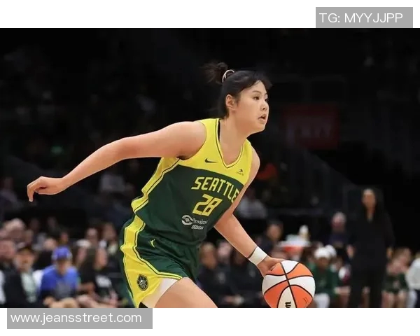 李月汝WNBA首秀五分钟展现潜力与挑战并存的精彩瞬间