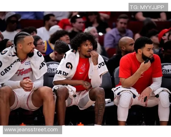 火箭三连胜击败太阳杜兰特伤退格林狂砍33分狄龙遭驱逐